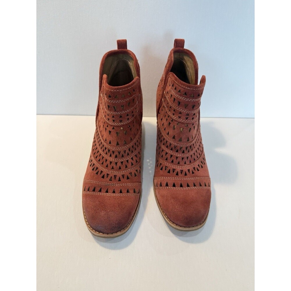 Sofft Bristow Boot Women's Size 8.5 Coral Red Suede Distressed Perforated Bootie - Picture 2 of 12